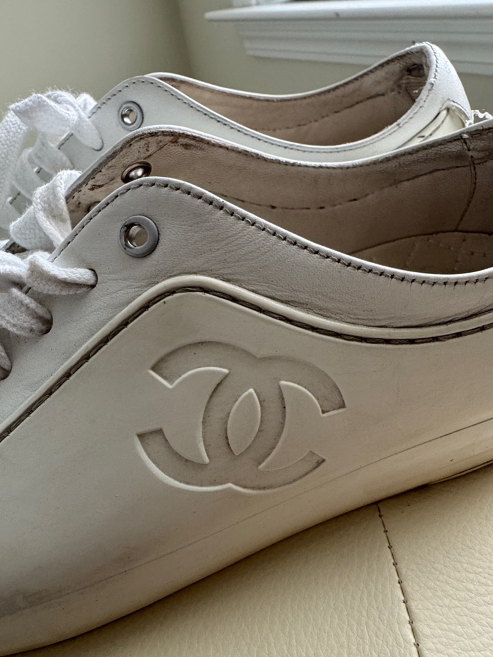 CHANEL White Leather CC Logo Low-Top Sneakers - Classic Lace-Up - Picture 9 of 10